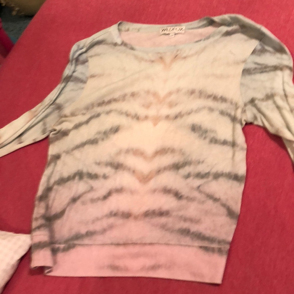 Wild fox sweater size medium